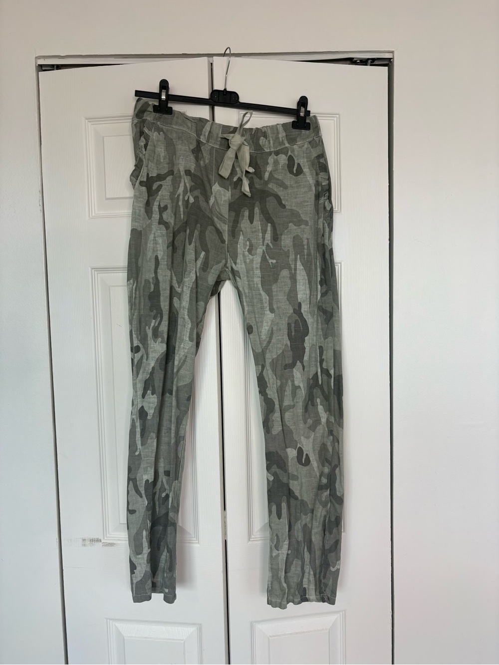 Women's Green Camo Straight-Leg Drawstring Pants